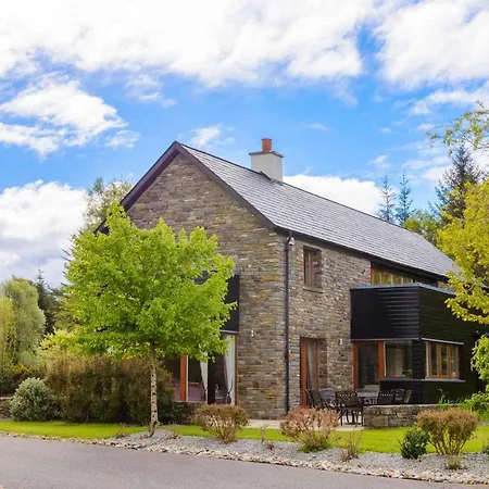 The Courtyard At Sheen Falls Country Club Holiday home *